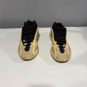 Adidas Yeezy 700 Mens size 10